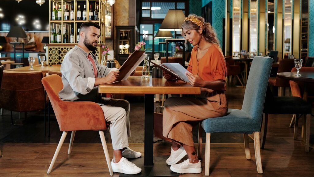 5 Foods To Steer Clear Of On A First Date
