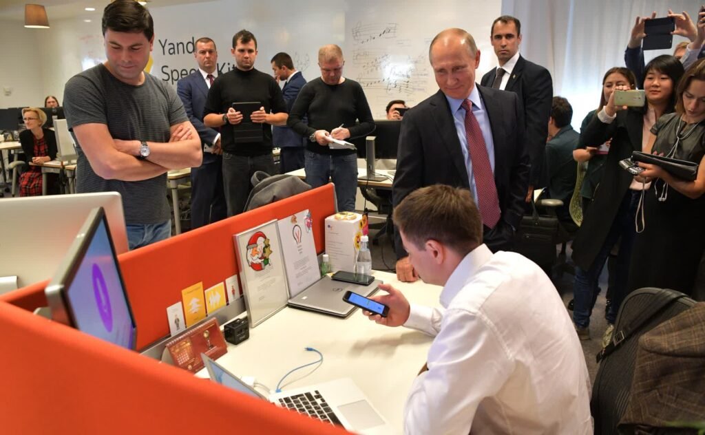 Putin calls for “throttling” Microsoft and Zoom in Russia, urges development of domestic alternatives