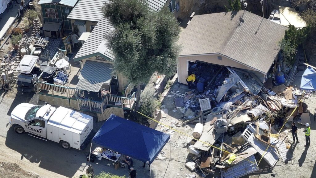 California nudist allegedly kills neighbors over hot dog, hides bodies in bunker