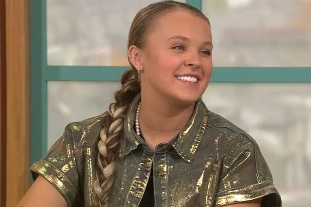 JoJo Siwa says Chris Hughes and her father are ‘best friends’ and her mother ‘adores’ him