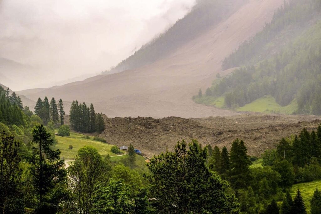Massive glacier collapse triggers landslide that buries Swiss village