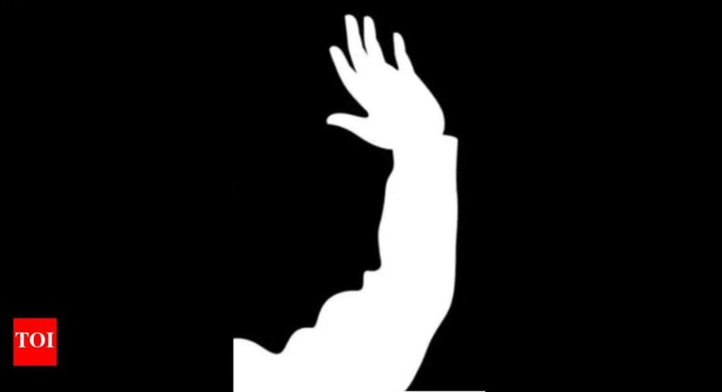 Optical Illusion personality test: Hand or man? What you see first shows if you are a deep thinker or problem-solver |