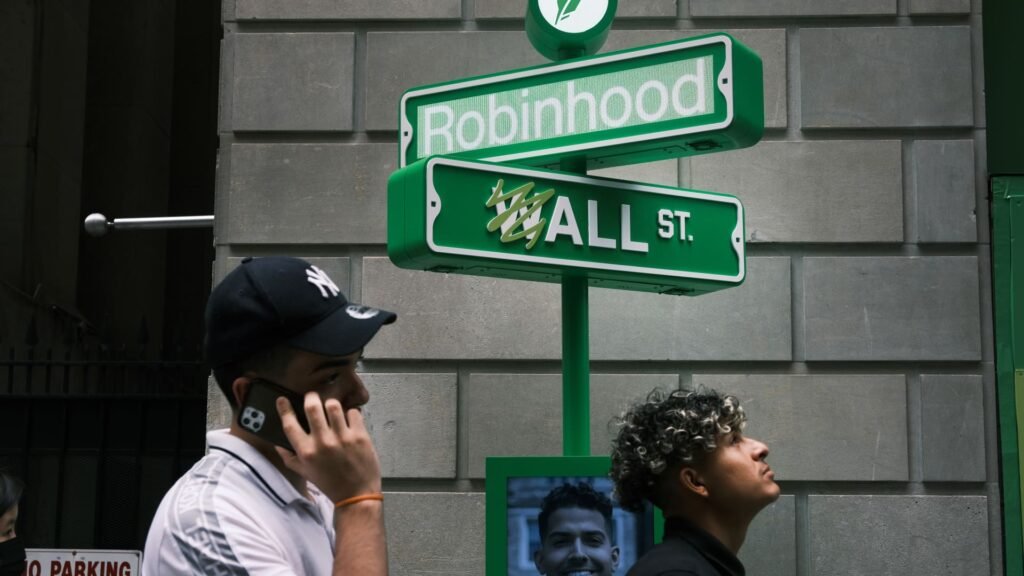 Robinhood stock hits 0, ripping 30% since S&P 500 snub